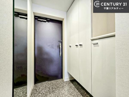 ���� �V���[�Y�{�b�N�X�t���Ȃ̂ŁA���ւ��Еt�����|�������₷���ł��I
�X�b�L���������ւŌ˂��J�����u�ԁA�������̂���S�n������Ԃ��o�}���Ă���܂��B