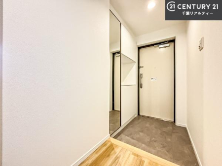 ���� �V���[�Y�{�b�N�X�t���Ȃ̂ŁA���ւ��Еt�����|�������₷���ł��I
�X�b�L���������ւŌ˂��J�����u�ԁA�������̂���S�n������Ԃ��o�}���Ă���܂��B