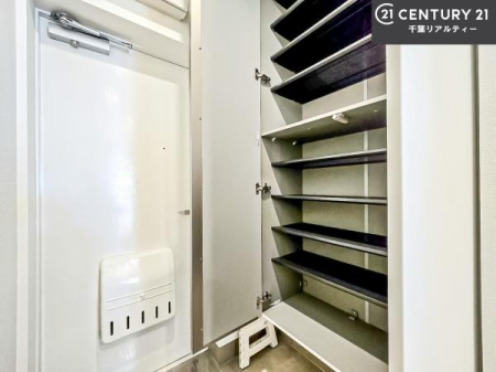 ���� �V���[�Y�{�b�N�X�t���Ȃ̂ŁA���ւ��Еt�����|�������₷���ł��I
�X�b�L���������ւŌ˂��J�����u�ԁA�������̂���S�n������Ԃ��o�}���Ă���܂��B