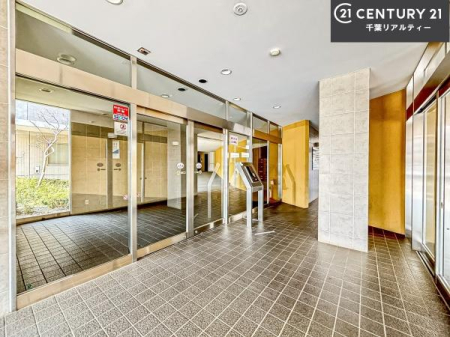 �G���g�����X �z������̗ǂ��G���g�����X�́A���Ƒ��₨�q�l���������}���Ă���܂��B
�����̕�炵�ɐS�n�悳�������炵�Ă�����Ԃł��B