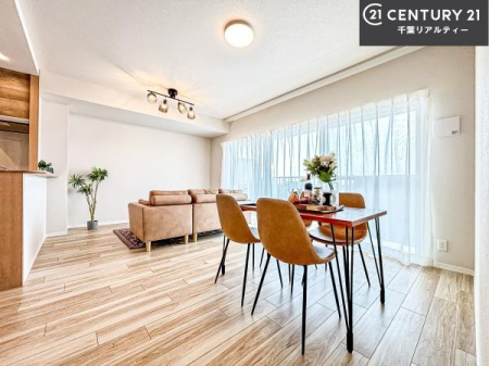 ���r���O �S�n�ǂ����r���O�͉Ƒ������R�ƏW�܂�܂��B�Ƒ��c�R�̎��Ԃ����������ł��B���Ƒ��ƁA����w�[���������Ԃ��߂��������ł��ˁB