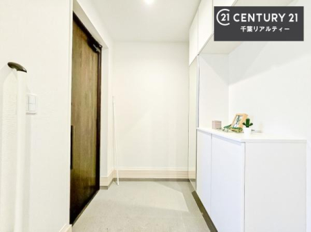 ���� �V���[�Y�{�b�N�X�t���Ȃ̂ŁA���ւ��Еt�����|�������₷���ł��I
�X�b�L���������ւŌ˂��J�����u�ԁA�������̂���S�n������Ԃ��o�}���Ă���܂��B