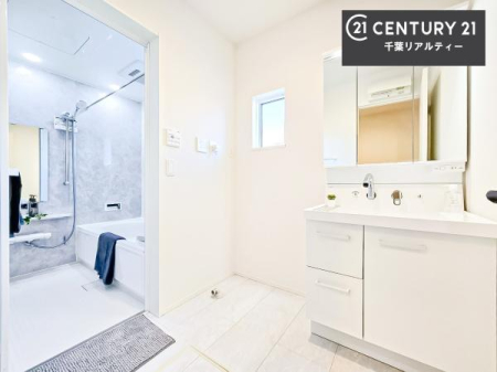 ���ʑ�E���ʏ� �O�ʋ��d�l�̐��ʏ��́A�g�����Ȃ݂����₷������I���͎��[�ɂȂ��Ă��܂��B�h���C���[�₨���ϓ����Еt������̂Ő��ʑ������X�b�L���ƌ����邱�Ƃ��o���܂��I