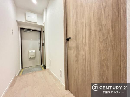 ���� ���ւɂ͎p���t���̃V���[�Y�{�b�N�X��ݒu�B�C������������[�ł���̂͂������A�O�o�O�ɑS�g���m�F�ł���֗��Ȏd�l�ł��B