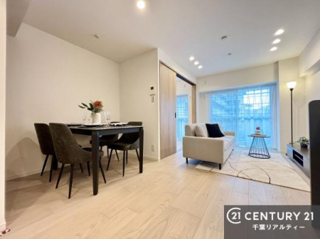 ���r���O �S�n�ǂ����r���O�͉Ƒ������R�ƏW�܂�܂��B�Ƒ��c�R�̎��Ԃ����������ł��B���Ƒ��ƁA����w�[���������Ԃ��߂��������ł��ˁB