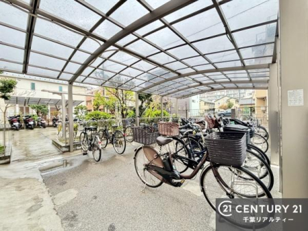 ���̑����p�� ���֏ꊮ���ŁA���q���܂̎��]�Ԃ�ʋΗp�̎��]�Ԃ����S���Ēu���܂��B���Ƒ��ɂ����ꂵ���֗��Ȑݔ��ł��B
�󂫏󋵂����C�y�ɂ��₢���킹���������B