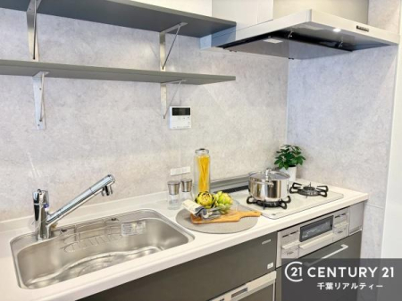 �L�b�`�� ���[�͂̍����V�X�e���L�b�`���ŁA��������H�����������Еt���A�L�X�Ƃ�����Ԃŉ��K�ɗ������y���߂܂��B