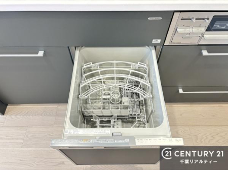 �L�b�`�� �H��@�t���̃L�b�`���ł��I�Z���������r��h�~�Ƃ��đ�ϊ��􂷂�֗��Ȏd�l�ł��I�r���g�C���Ȃ̂ŃL�b�`���̏ꏊ����炸�����X�y�[�X���L���g�����Ƃ��o���܂��I