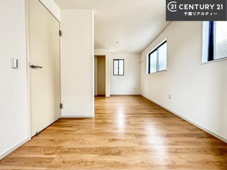 �Q�� �V���v���Ƀf�U�C������Ă��邽�߁A�Ƌ��I�т܂���I
���C�ɓ���̉Ƌ��u���Ă��낰���Ԃ���邱�Ƃ��ł��܂��B