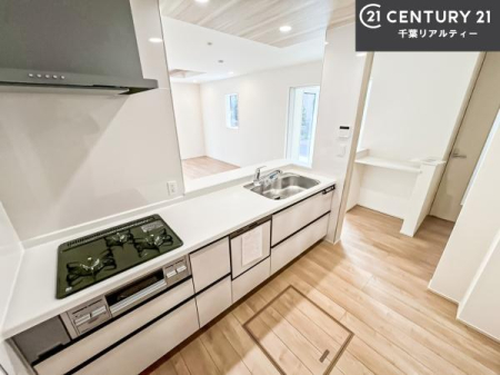 �L�b�`�� �R�����͎O������̂ł������̓����i�s���ł��܂��B
�������O�����t���ł��B�����X�y�[�X���L�X���Ă���׍�Ƃ����₷���I�g�����肪�ǂ��V�X�e���L�b�`���ł��I