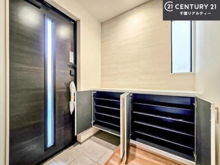 ���� �V���[�Y�{�b�N�X�t���Ȃ̂ŁA���ւ��Еt�����|�������₷���ł��I
�X�b�L���������ւŌ˂��J�����u�ԁA�������̂���S�n������Ԃ��o�}���Ă���܂��B