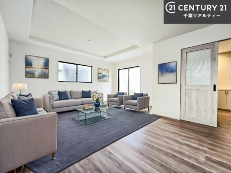 ���r���O �Ƌ��CG�p�[�X�ł��B��؂ȉƑ����W�܂邩�炱��LDK�ɂ͂�����肽���B
�q�����������C�ɏ΂��Ȃ��瑖�����Ă���p�����������u�L���Ƃɂ��ėǂ������v�Ǝv���u�Ԃł��B