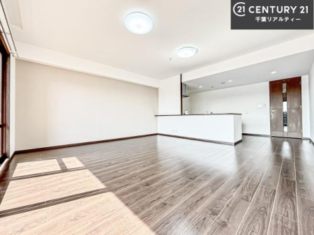 ���r���O �J�����̂���L�XLDK�I�\�t�@�[��_�C�j���O�e�[�u����u���Ă������ɂȂ�Ȃ��̂ŉ��K�ɉ߂����܂��I�R�~���j�P�[�V���������₷�����r���O�ł��B