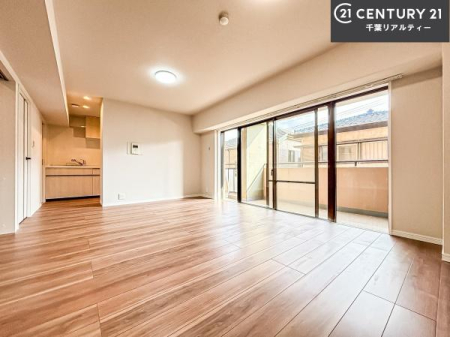 ���r���O �J�����̂���L�XLDK�I�\�t�@�[��_�C�j���O�e�[�u����u���Ă������ɂȂ�Ȃ��̂ŉ��K�ɉ߂����܂��I�R�~���j�P�[�V���������₷�����r���O�ł��B