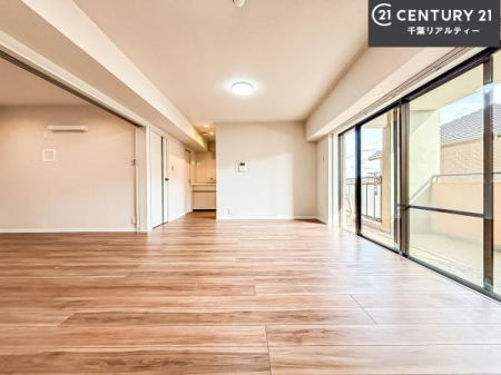 ���r���O �S�n�ǂ����r���O�͉Ƒ������R�ƏW�܂�܂��B�Ƒ��c�R�̎��Ԃ����������ł��B���Ƒ��ƁA����w�[���������Ԃ��߂��������ł��ˁB���邭�J���I�ȋ�Ԃł��B