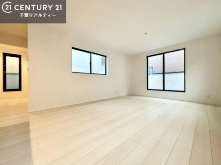 ���r���O �傫�ȑ����炽���Ղ�̗z���������閾�邢���r���O�B�J�����̂��郊�r���O�ŉƑ��c���̂��났�̎��Ԃ��߂����܂��I