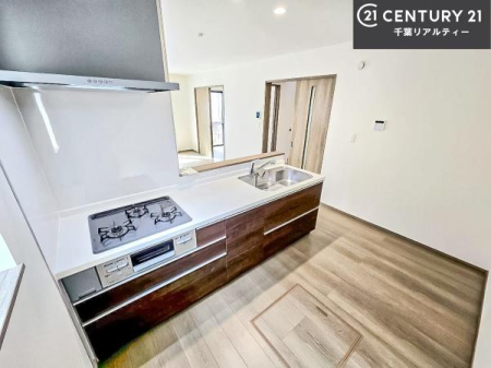 �L�b�`�� ��Ƃ肠�钲���X�y�[�X�ō�Ƃ����₷�����K�ȃL�b�`���ł��I
���q�l�ƈꏏ�ɂ��َq������y���߂�L�X�X�y�[�X�ł��B�y�����������ԂɂȂ肻���ł��ˁI