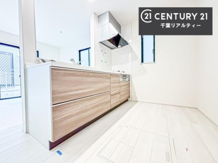 �L�b�`�� ��Ƃ肠�钲���X�y�[�X�ō�Ƃ����₷�����K�ȃL�b�`���ł��I
���q�l�ƈꏏ�ɂ��َq������y���߂�L�X�X�y�[�X�ł��B�y�����������ԂɂȂ肻���ł��ˁI