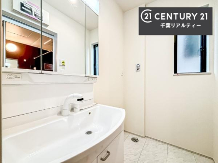 ���ʑ�E���ʏ� �O�ʋ��d�l�̐��ʏ��́A�g�����Ȃ݂����₷������I���͎��[�ɂȂ��Ă��܂��B�h���C���[�₨���ϓ����Еt������̂Ő��ʑ������X�b�L���ƌ����邱�Ƃ��o���܂��I