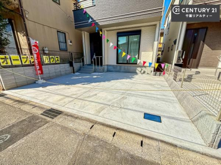 ���ԏ� ���ԃX�y�[�X��2�䕪����܂��I�Z�J���h�J�[�͂������A�o�C�N�⎩�]�ԂȂǂ��u���ꏊ�ɍ���܂���B