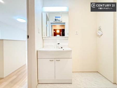 ���ʑ�E���ʏ� �O�ʋ��d�l�̐��ʏ��́A�g�����Ȃ݂����₷������I���͎��[�ɂȂ��Ă��܂��B�h���C���[�₨���ϓ����Еt������̂Ő��ʑ������X�b�L���ƌ����邱�Ƃ��o���܂��I