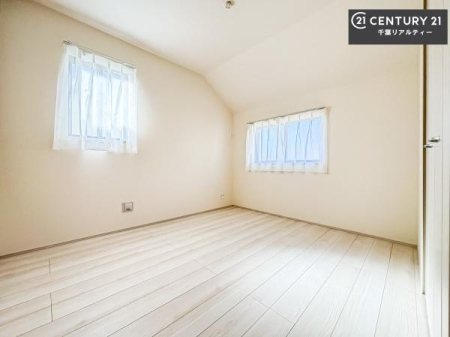 �m�� �V���v���Ƀf�U�C������Ă��邽�߁A�Ƌ��I�т܂���I
���C�ɓ���̉Ƌ��u���Ă��낰���Ԃ���邱�Ƃ��ł��܂��B