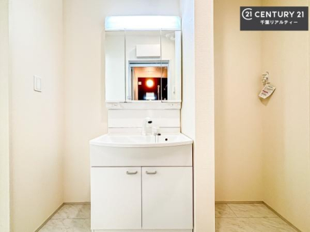 ���ʑ�E���ʏ� �O�ʋ��d�l�̐��ʏ��́A�g�����Ȃ݂����₷������I���͎��[�ɂȂ��Ă��܂��B�h���C���[�₨���ϓ����Еt������̂Ő��ʑ������X�b�L���ƌ����邱�Ƃ��o���܂��I