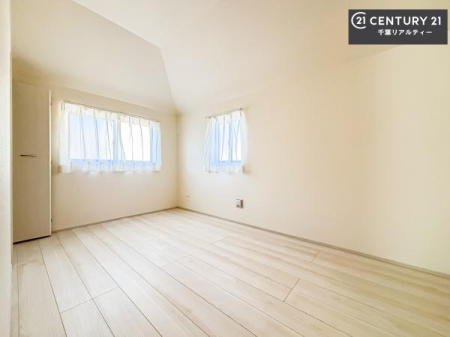 �m�� �V���v���Ƀf�U�C������Ă��邽�߁A�Ƌ��I�т܂���I
���C�ɓ���̉Ƌ��u���Ă��낰���Ԃ���邱�Ƃ��ł��܂��B