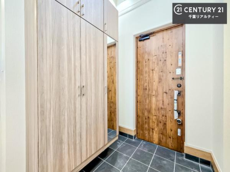 ���� �V���[�Y�{�b�N�X�t���B���ւ��Еt�����|�������₷���ł��I
�X�b�L���������ւŌ˂��J�����u�ԁA�������̂���S�n������Ԃ��o�}���Ă���܂��B