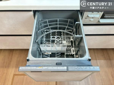 �L�b�`�� �H��@�t���̃L�b�`���ł��I�Z���������r��h�~�Ƃ��đ�ϊ��􂷂�֗��Ȏd�l�ł��I�r���g�C���Ȃ̂ŃL�b�`���̏ꏊ����炸�����X�y�[�X���L���g�����Ƃ��o���܂��I