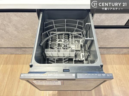 �L�b�`�� �H��@�t���̃L�b�`���ł��I�Z���������r��h�~�Ƃ��đ�ϊ��􂷂�֗��Ȏd�l�ł��I�r���g�C���Ȃ̂ŃL�b�`���̏ꏊ����炸�����X�y�[�X���L���g�����Ƃ��o���܂��I