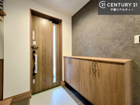 ���� �V���[�Y�{�b�N�X�t���B���ւ��Еt�����|�������₷���ł��I
�X�b�L���������ւŌ˂��J�����u�ԁA�������̂���S�n������Ԃ��o�}���Ă���܂��B