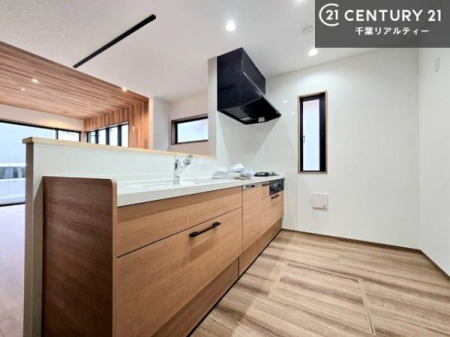 �L�b�`�� ��l�C�̑Ζʎ��V�X�e���L�b�`�����̗p���Ă��܂��I���Ƒ��̃R�~���j�P�[�V���������R�Ƒ�����݌v�ł��B
���q�l�ɂ��ڂ��͂��̂Ŋ������ł��ˁI�L�X�g���ĉ��K�ō�Ƃ��i�݂܂��B