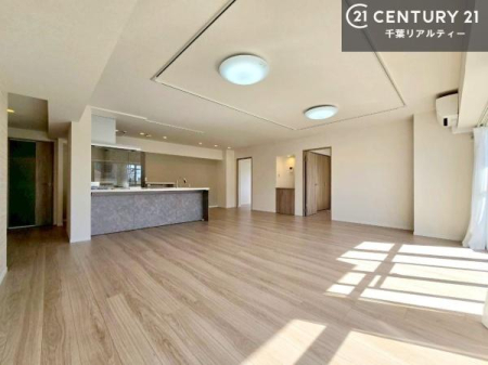 ���r���O ��؂ȉƑ����W�܂邩�炱��LDK�ɂ͂�����肽���B
�q�����������C�ɏ΂��Ȃ��瑖�����Ă���p�����������u�L���Ƃɂ��ėǂ������v�Ǝv���u�Ԃł��B