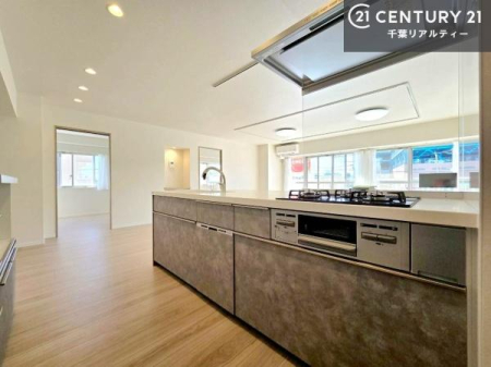 �L�b�`�� ��l�C�̑Ζʎ��V�X�e���L�b�`�����̗p���Ă��܂��I���Ƒ��̃R�~���j�P�[�V���������R�Ƒ�����݌v�ł��B
���q�l�ɂ��ڂ��͂��̂Ŋ������ł��ˁB�L�X�g���ĉ��K�ɍ�Ƃ��i�݂܂��I