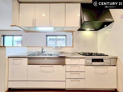 �L�b�`�� �R�����͎O������̂ł������̓����i�s���ł��܂��B
�������O�����t���ł��B�����X�y�[�X���L�X���Ă���׍�Ƃ����₷���I�g�����肪�ǂ��V�X�e���L�b�`���ł��I