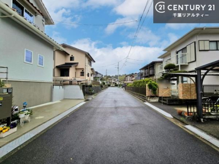 �O�ʓ��H�܂ތ��n�ʐ^ �S�䂭�܂Ō��n����������������悤�A�����ē��̂��p�ӂ������Ă���܂��B���C�y�ɂ��₢���킹�̏�A���z�̕�炵�ւ̈�������i�߂��������I