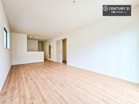 ���r���O �J�����̂���L�XLDK�I�\�t�@�[��_�C�j���O�e�[�u����u���Ă������ɂȂ�Ȃ��̂ŉ��K�ɉ߂����܂��I�R�~���j�P�[�V���������₷�����r���O�ł��B