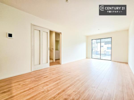 ���r���O �D�����z���܂肪���r���O����ł���ċ��S�n�̗ǂ���Ԃ����o���Ă���܂��I
���났�̎��Ԃ��߂����܂��I