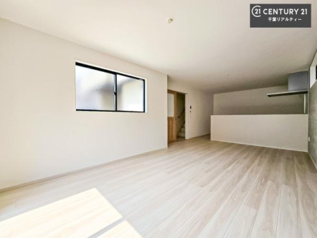 ���r���O �傫�ȑ����炽���Ղ�̗z���������閾�邢���r���O�B�J�����̂��郊�r���O�ŉƑ��c���̂��났�̎��Ԃ��߂����܂��I