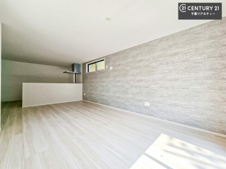 ���r���O �D�����z���܂肪���r���O����ł���ċ��S�n�̗ǂ���Ԃ����o���Ă���܂��I
���났�̎��Ԃ��߂����܂��I