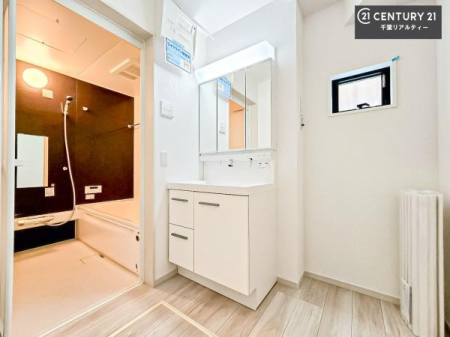 ���ʑ�E���ʏ� �O�ʋ��d�l�̐��ʏ��́A�g�����Ȃ݂����₷������I���͎��[�ɂȂ��Ă��܂��B�h���C���[�₨���ϓ����Еt������̂Ő��ʑ������X�b�L���ƌ����邱�Ƃ��o���܂��I