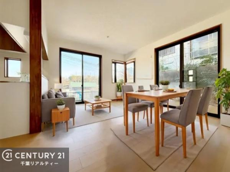 ���r���O �Ƌ��CG�p�[�X�ł��B�J�����̂���L�XLDK�I�\�t�@�[��_�C�j���O�e�[�u����u���Ă������ɂȂ�Ȃ��̂ŉ��K�ɉ߂����܂��I�R�~���j�P�[�V���������₷�����r���O�ł��I