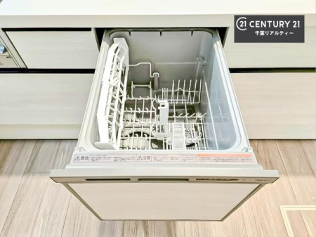 �L�b�`�� �H��@�t���̃L�b�`���ł��I�Z���������r��h�~�Ƃ��đ�ϊ��􂷂�֗��Ȏd�l�ł��I�r���g�C���Ȃ̂ŃL�b�`���̏ꏊ����炸�����X�y�[�X���L���g�����Ƃ��o���܂��I