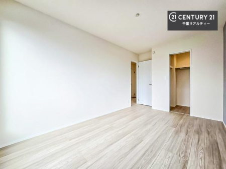 �q������ ���[�X�y�[�X���������Ă���A�ߗނ₨������A�w�p�i�Ȃǂ��������萮���ł��܂��B���������L���g���邽�߁A���K�Ő������Z��Ԃ��������܂��B