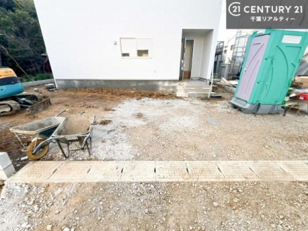 ���ԏ� ���ԃX�y�[�X��2�䕪����܂��I�Z�J���h�J�[�͂������A�o�C�N�⎩�]�ԂȂǂ��u���ꏊ�ɍ���܂���B