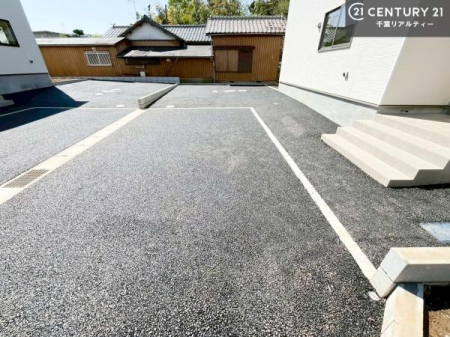 ���ԏ� ���ԃX�y�[�X��2�䕪����܂��I�Z�J���h�J�[�͂������A�o�C�N�⎩�]�ԂȂǂ��u���ꏊ�ɍ���܂���B