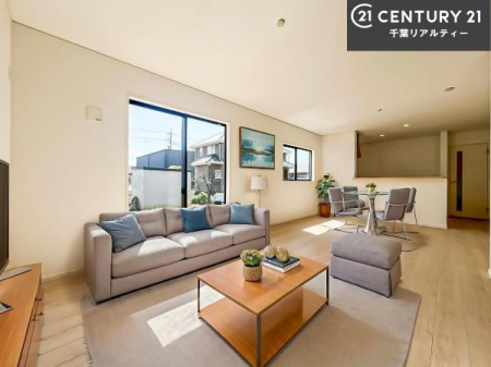 ���r���O �Ƌ��CG�p�[�X�ł��B��؂ȉƑ����W�܂邩�炱��LDK�ɂ͂�����肽���B
�q�����������C�ɏ΂��Ȃ��瑖�����Ă���p�����������u�L���Ƃɂ��ėǂ������v�Ǝv���u�Ԃł��B