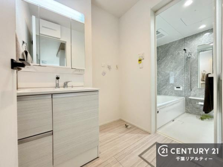 ���ʑ�E���ʏ� �g�Ȃ�𐮂�����ʏ��́A���������厖�ł��I������̐������̂��镵�͋C�����o�I�C�����悭���g�����������܂��B�L�X�����X�y�[�X���������ł��ˁI
