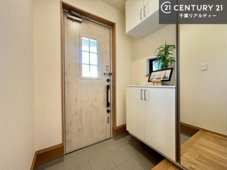 ���� �V���[�Y�{�b�N�X�t���Ȃ̂ŁA���ւ��Еt�����|�������₷���ł��I
�X�b�L���������ւŌ˂��J�����u�ԁA�������̂���S�n������Ԃ��o�}���Ă���܂��B